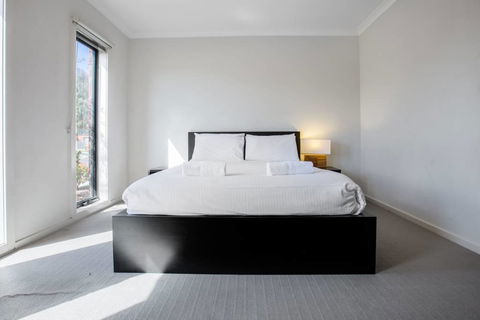 Point Cook Home With A Lovely View In Salt Water - Bet 4u 0