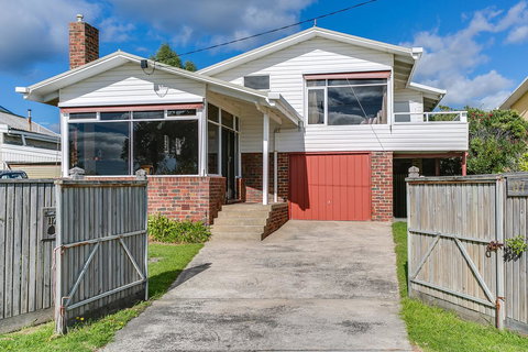 Beach Front Beauty - Ocean Front Views - Bet 4u 17