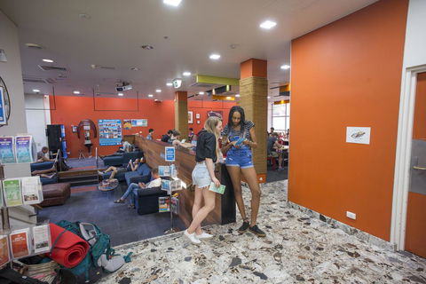 Melbourne Metro YHA - Bridge Guide 17