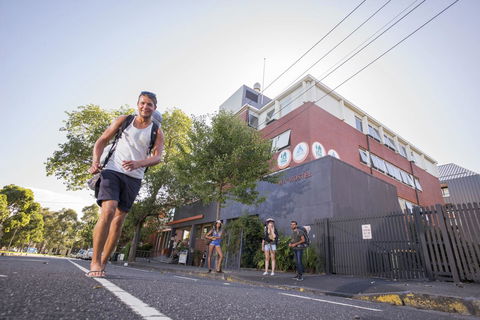 Melbourne Metro YHA - Bridge Guide 1