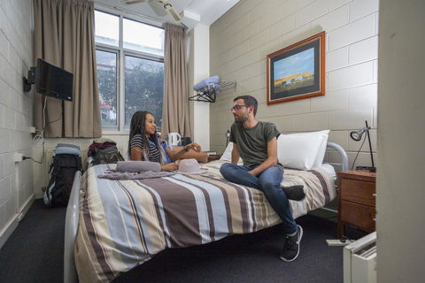 Melbourne Metro YHA - Bridge Guide 30