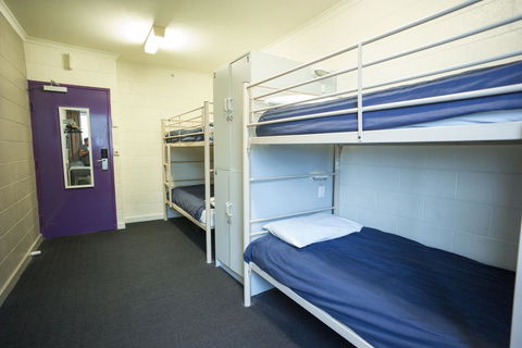 Melbourne Metro YHA - Bridge Guide 14