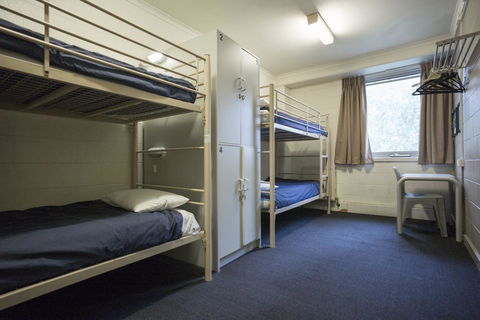 Melbourne Metro YHA - Bridge Guide 36