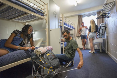 Melbourne Metro YHA - Bridge Guide 18