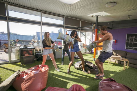 Melbourne Metro YHA - Bridge Guide 11