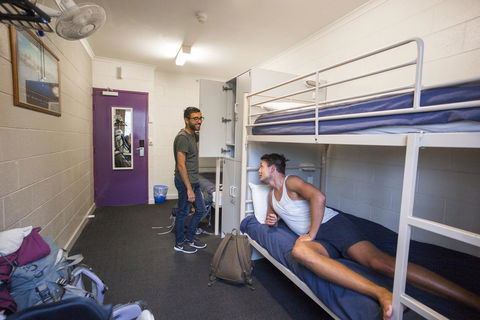 Melbourne Metro YHA - Bridge Guide 13