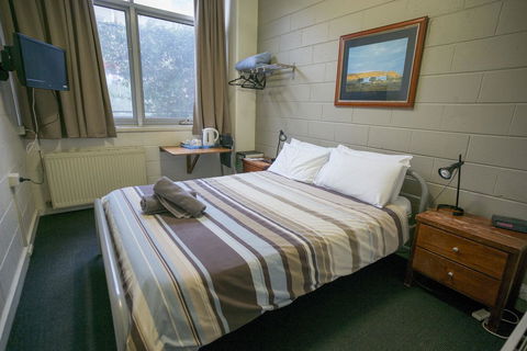 Melbourne Metro YHA - Bridge Guide 4