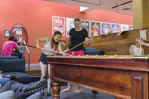 Melbourne Metro YHA - Bridge Guide 16