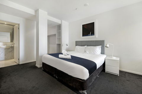 ULTIQA Little Collins (located At The Hero Apartment Building) - Click Find 28