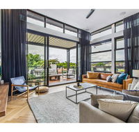 Ultimate Luxury Penthouse From The Block - Click Find