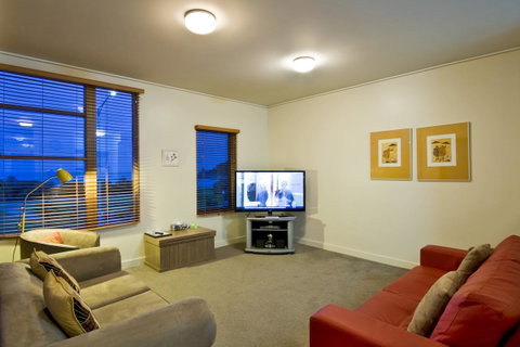 Lornebeach Apartments - Lawyer Find 9