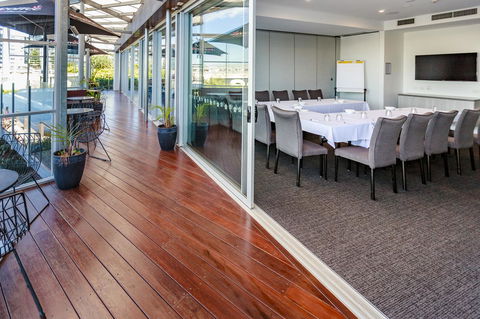 BEST WESTERN PLUS Lake Kawana Hotel - Click Find 3