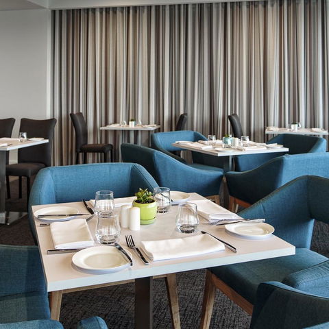 BEST WESTERN PLUS Lake Kawana Hotel - Click Find 33