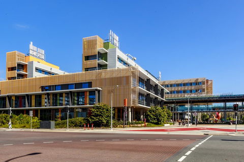 BEST WESTERN PLUS Lake Kawana Hotel - Click Find 1