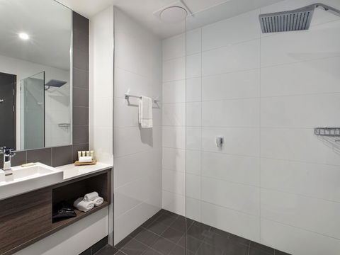 BEST WESTERN PLUS Lake Kawana Hotel - Click Find 15