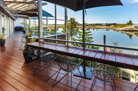 BEST WESTERN PLUS Lake Kawana Hotel - Click Find 18