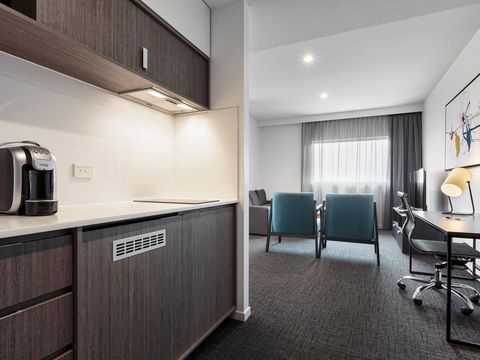 BEST WESTERN PLUS Lake Kawana Hotel - Click Find 17