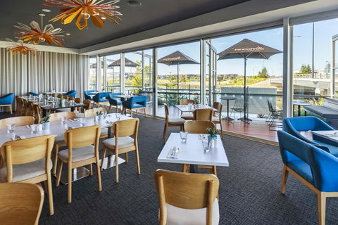 BEST WESTERN PLUS Lake Kawana Hotel - Click Find 2