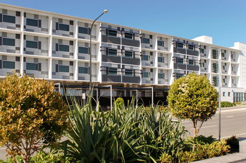 BEST WESTERN PLUS Lake Kawana Hotel - Click Find 27