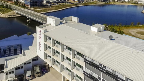 BEST WESTERN PLUS Lake Kawana Hotel - Click Find 4