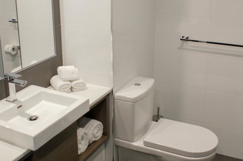 BEST WESTERN PLUS Lake Kawana Hotel - Click Find 22