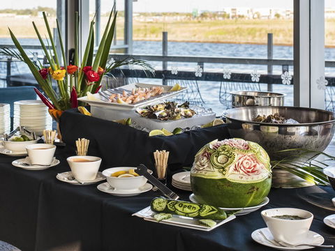 BEST WESTERN PLUS Lake Kawana Hotel - Click Find 35