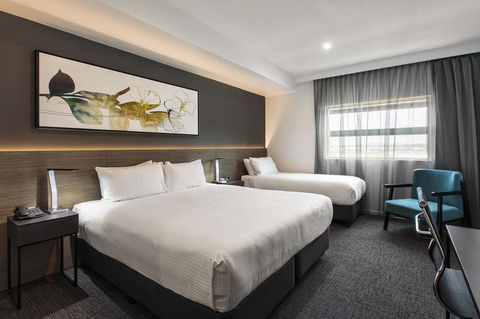 BEST WESTERN PLUS Lake Kawana Hotel - Click Find 12