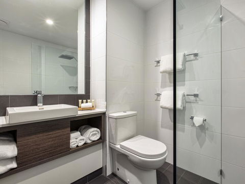 BEST WESTERN PLUS Lake Kawana Hotel - Click Find 11
