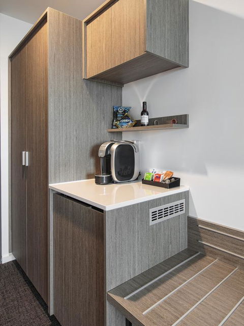 BEST WESTERN PLUS Lake Kawana Hotel - Click Find 13