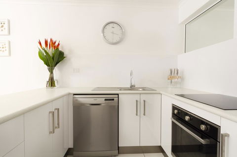 The White House Port Douglas - Click Find 10