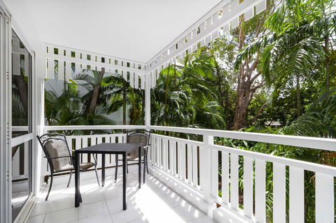 The White House Port Douglas - Click Find 25