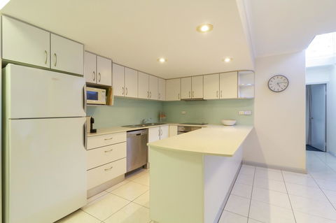 The White House Port Douglas - Click Find 22