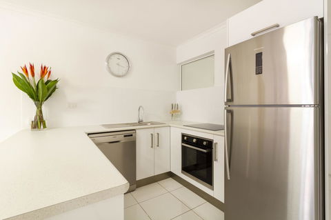 The White House Port Douglas - Click Find 11