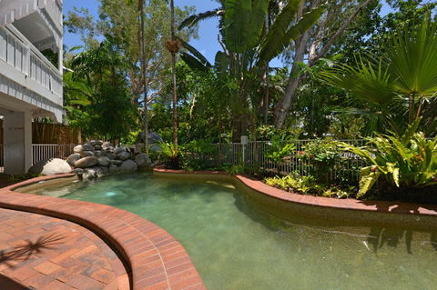 The White House Port Douglas - Click Find 17