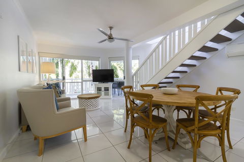 The White House Port Douglas - Click Find 7