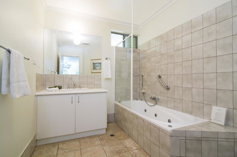 The Port Douglas Queenslander - Click Find 13