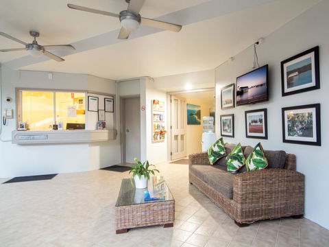 The Port Douglas Queenslander - Click Find 23