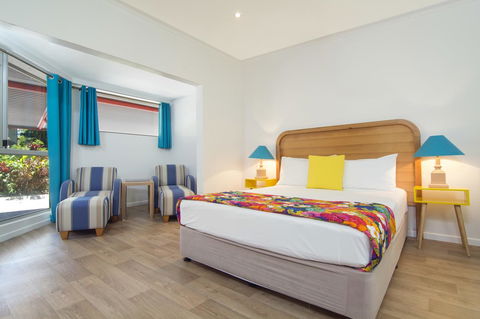 Port Douglas Motel - Click Find 34