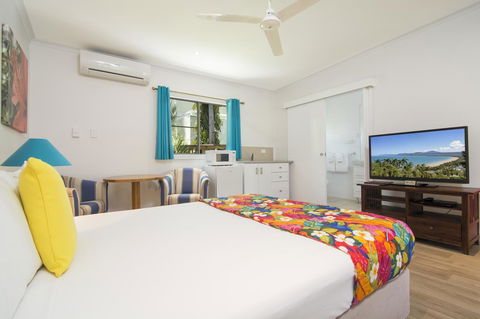 Port Douglas Motel - Click Find 37