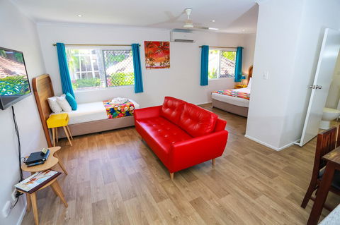 Port Douglas Motel - Click Find 4