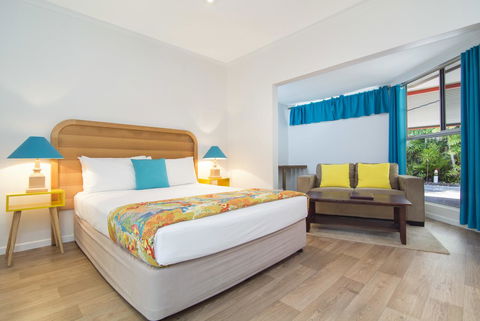 Port Douglas Motel - Click Find 32