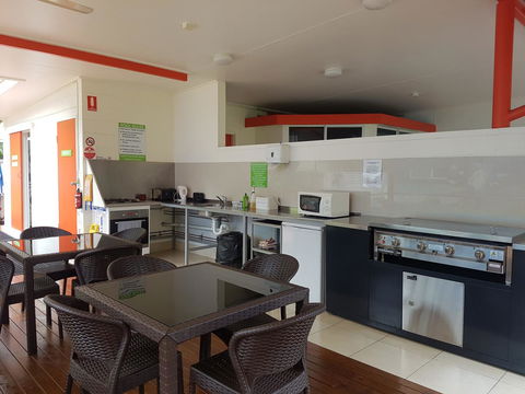 Port Douglas Motel - Click Find 35