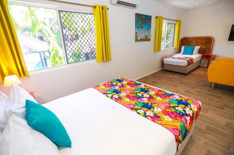 Port Douglas Motel - Click Find 3