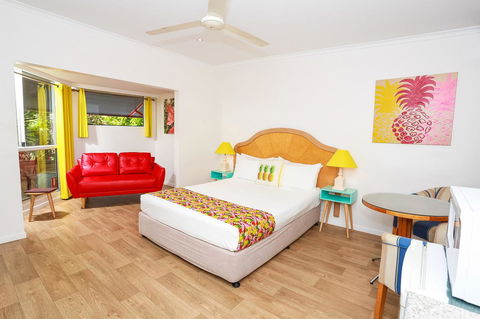Port Douglas Motel - Click Find 21