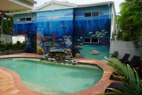 Port Douglas Motel - Click Find 28