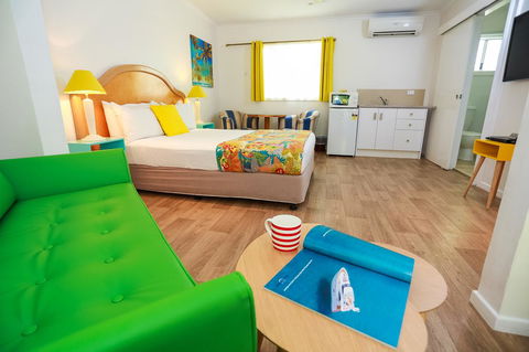 Port Douglas Motel - Click Find 16