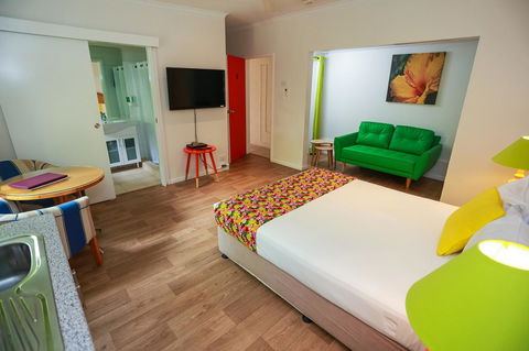 Port Douglas Motel - Click Find 14