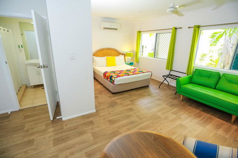 Port Douglas Motel - Click Find 11