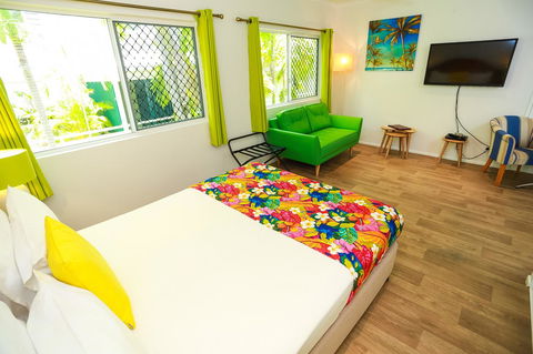 Port Douglas Motel - Click Find 9
