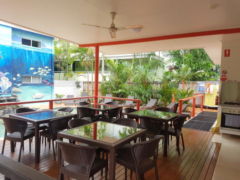 Port Douglas Motel - Click Find 33